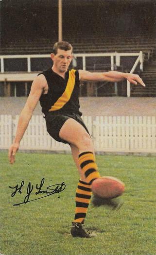1965 Mobil Footy Photos VFL #36 Kevin Smith Front